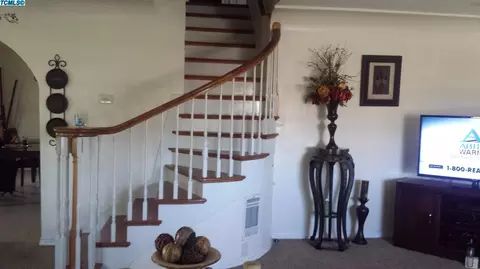 755 E Inyo Ave, Tulare, CA 93274 photo 2