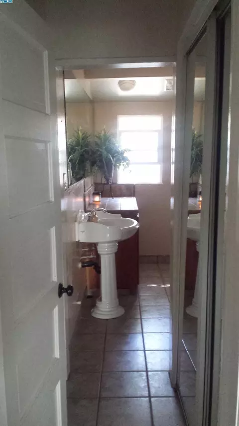 755 E Inyo Ave, Tulare, CA 93274 photo 11