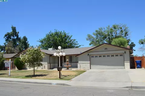 316 E Spruce Ave, Lemoore, CA 93245 photo 2