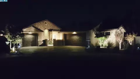 1211 E Mesa Ct, Visalia, CA 93292 photo 2
