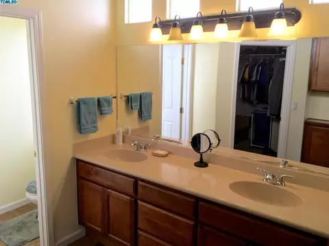 1211 E Mesa Ct, Visalia, CA 93292 photo 27
