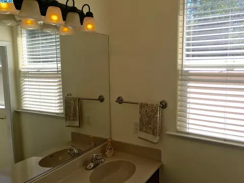 1211 E Mesa Ct, Visalia, CA 93292 photo 22