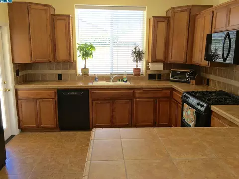 1211 E Mesa Ct, Visalia, CA 93292 photo 15