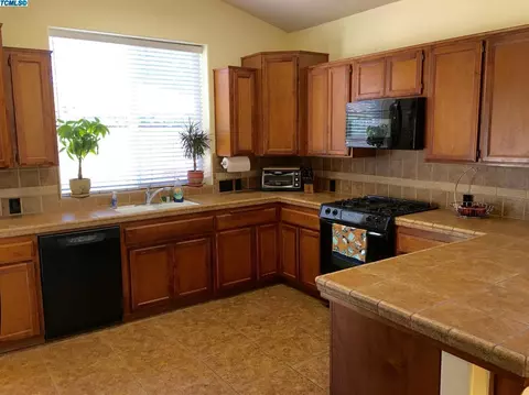 1211 E Mesa Ct, Visalia, CA 93292 photo 14