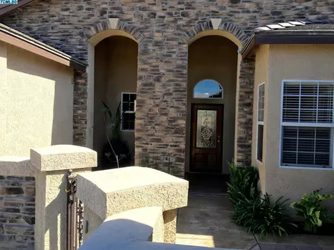 1211 E Mesa Ct, Visalia, CA 93292 photo 6