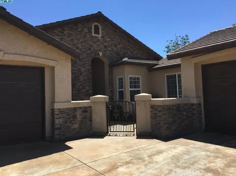 1211 E Mesa Ct, Visalia, CA 93292 photo 3
