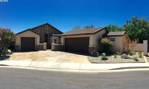 1211 E Mesa Ct, Visalia, CA 93292 photo 1