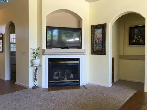 1211 E Mesa Ct, Visalia, CA 93292 photo 11