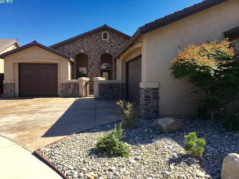 1211 E Mesa Ct, Visalia, CA 93292 photo 4