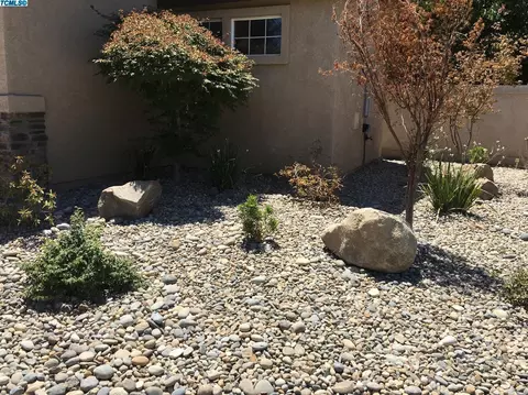 1211 E Mesa Ct, Visalia, CA 93292 photo 5