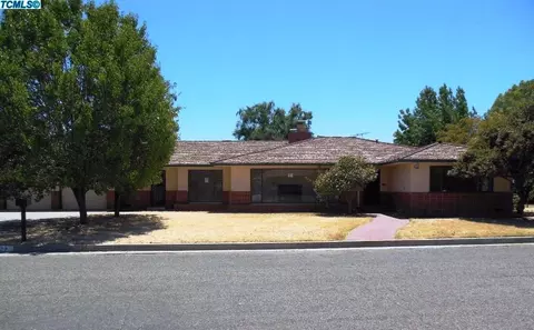 977 Windsor Dr, Tulare, CA 93274 photo 1