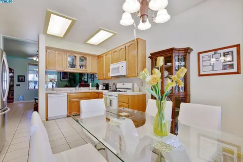 1300 E Mesa Ct, Visalia, CA 93292 photo 5