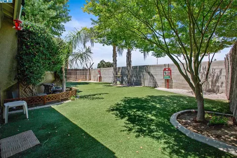 1300 E Mesa Ct, Visalia, CA 93292 photo 18
