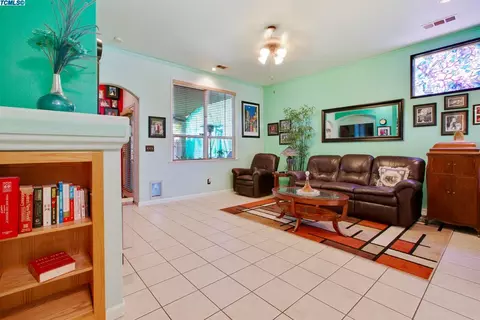 1300 E Mesa Ct, Visalia, CA 93292 photo 3