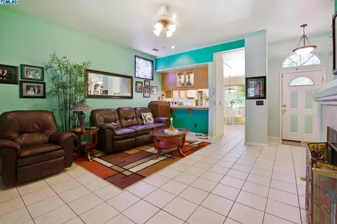 1300 E Mesa Ct, Visalia, CA 93292 photo 4