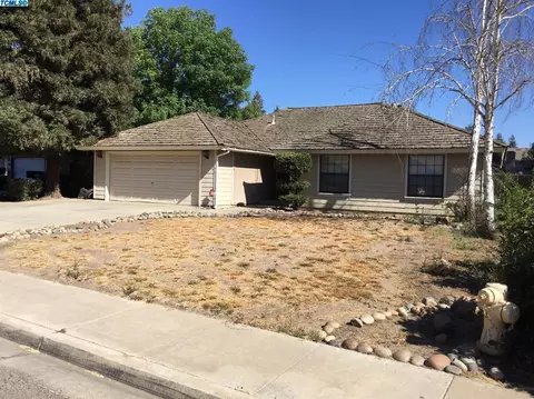 2809 E Parker Ct, Visalia, CA 93292 photo 1