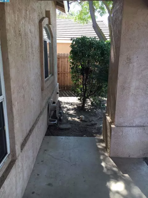 3937 E Harold Ave, Visalia, CA 93292 photo 4