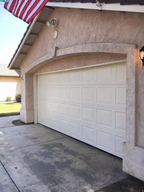 3937 E Harold Ave, Visalia, CA 93292 photo 2