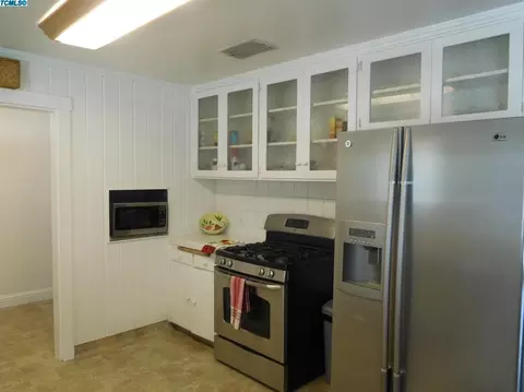 1426 W Iris Ave, Visalia, CA 93277 photo 6