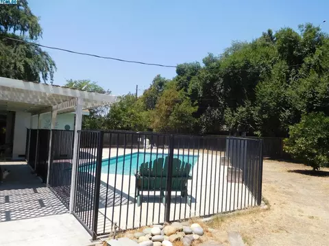 1426 W Iris Ave, Visalia, CA 93277 photo 25