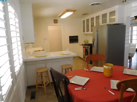 1426 W Iris Ave, Visalia, CA 93277 photo 8