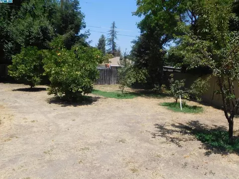 1426 W Iris Ave, Visalia, CA 93277 photo 26