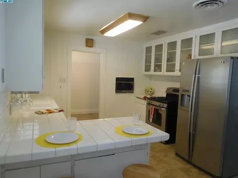 1426 W Iris Ave, Visalia, CA 93277 photo 4
