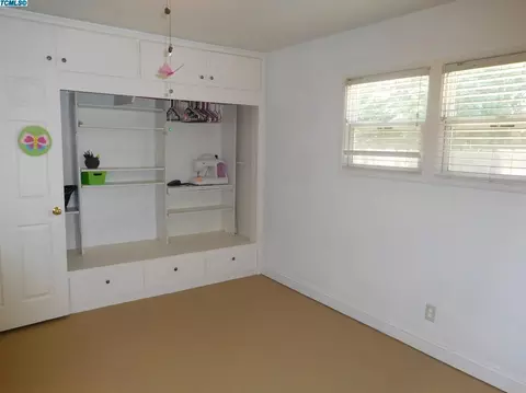1426 W Iris Ave, Visalia, CA 93277 photo 13