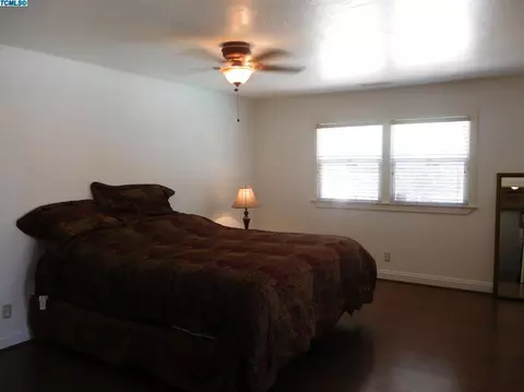 1426 W Iris Ave, Visalia, CA 93277 photo 16