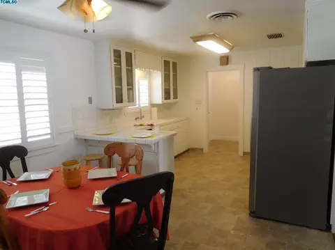 1426 W Iris Ave, Visalia, CA 93277 photo 9