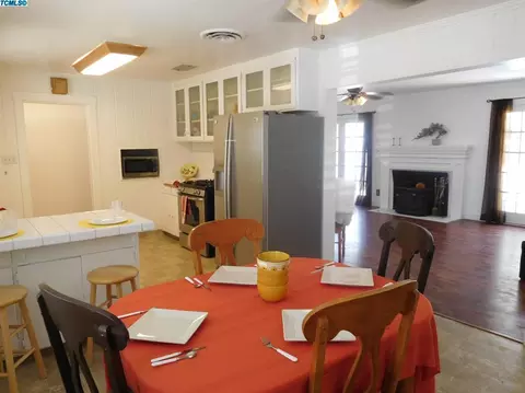 1426 W Iris Ave, Visalia, CA 93277 photo 10