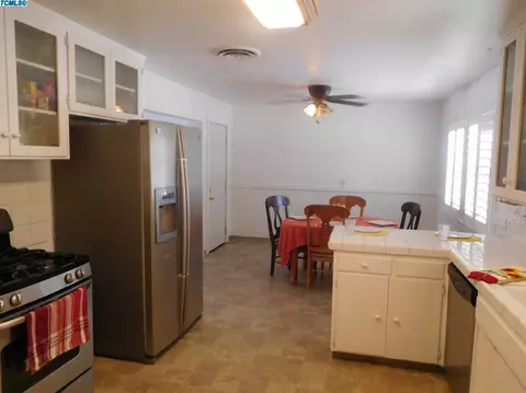 1426 W Iris Ave, Visalia, CA 93277 photo 5