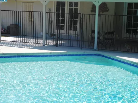 1426 W Iris Ave, Visalia, CA 93277 photo 23