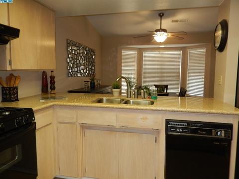 644 E Vine Ct, Visalia, CA 93292 photo 5