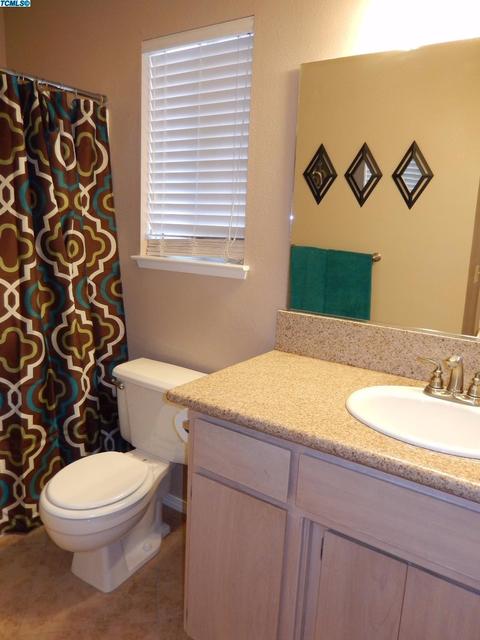644 E Vine Ct, Visalia, CA 93292 photo 17