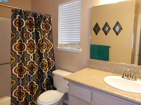 644 E Vine Ct, Visalia, CA 93292 photo 16