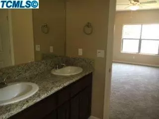 2005 E Monte Verde Ave, Visalia, CA 93292 photo 13
