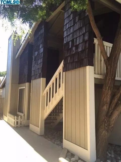 230 E Bush St, Lemoore, CA 93245 photo 2