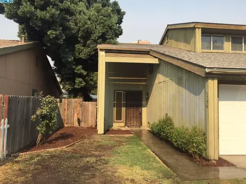 1756 E Cross Ave, Tulare, CA 93274 photo 2