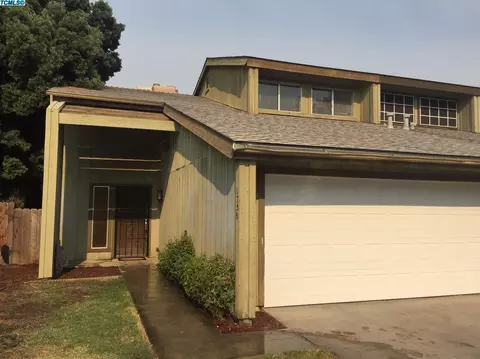 1756 E Cross Ave, Tulare, CA 93274 photo 1