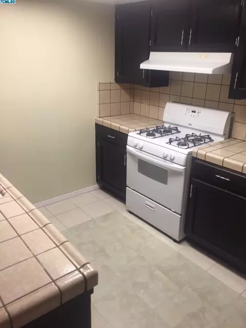 1756 E Cross Ave, Tulare, CA 93274 photo 4
