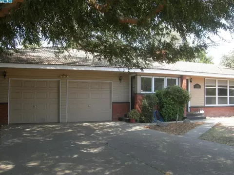 2202 E College Ave, Visalia, CA 93292 photo 3
