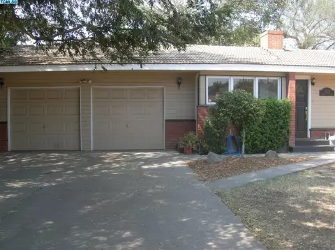 2202 E College Ave, Visalia, CA 93292 photo 4