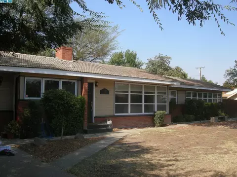 2202 E College Ave, Visalia, CA 93292 photo 2