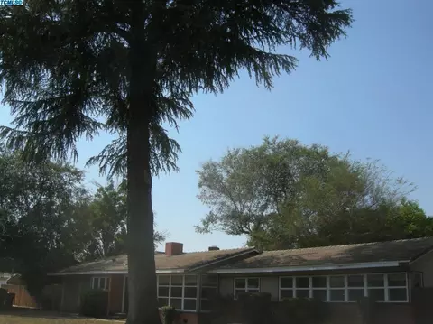 2202 E College Ave, Visalia, CA 93292 photo 6
