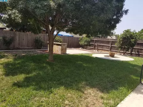 2075 Hatch Ave, Tulare, CA 93274 photo 12
