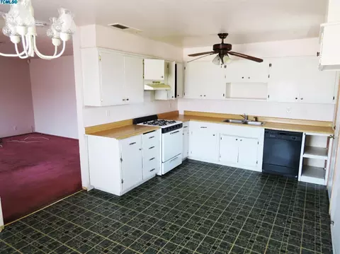 19706 Hemlock Ln, Lemoore, CA 93245 photo 2