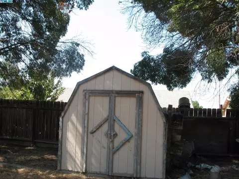 516 E Lark Ave, Visalia, CA 93292 photo 12