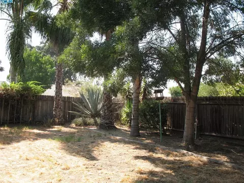 516 E Lark Ave, Visalia, CA 93292 photo 10