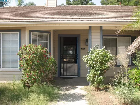 516 E Lark Ave, Visalia, CA 93292 photo 4
